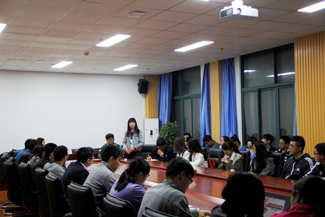 优秀本科生代表刘媛利发言 魏孟吉摄影 优秀本科生代表刘媛利发言 魏孟吉摄影