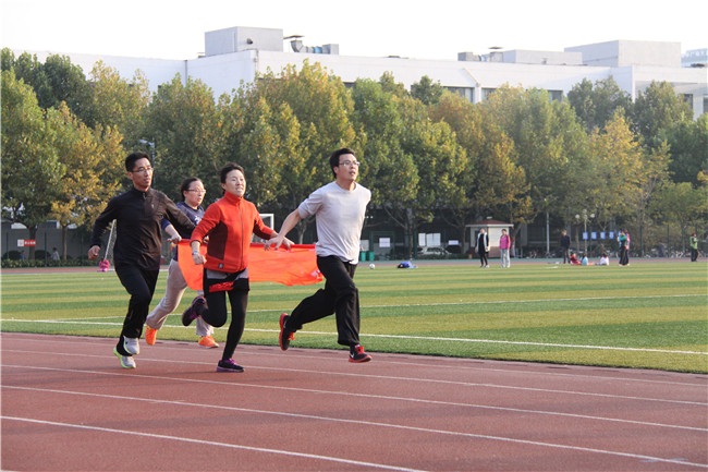 携手并进 携手并进