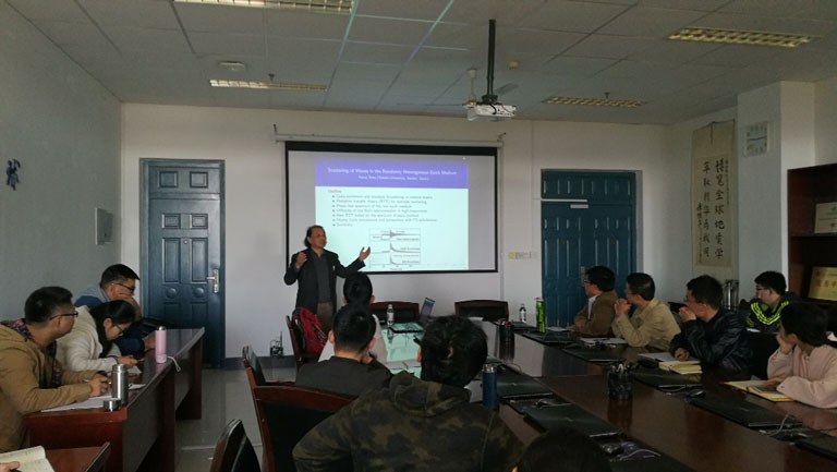 Haruo SATO教授学术报告现场