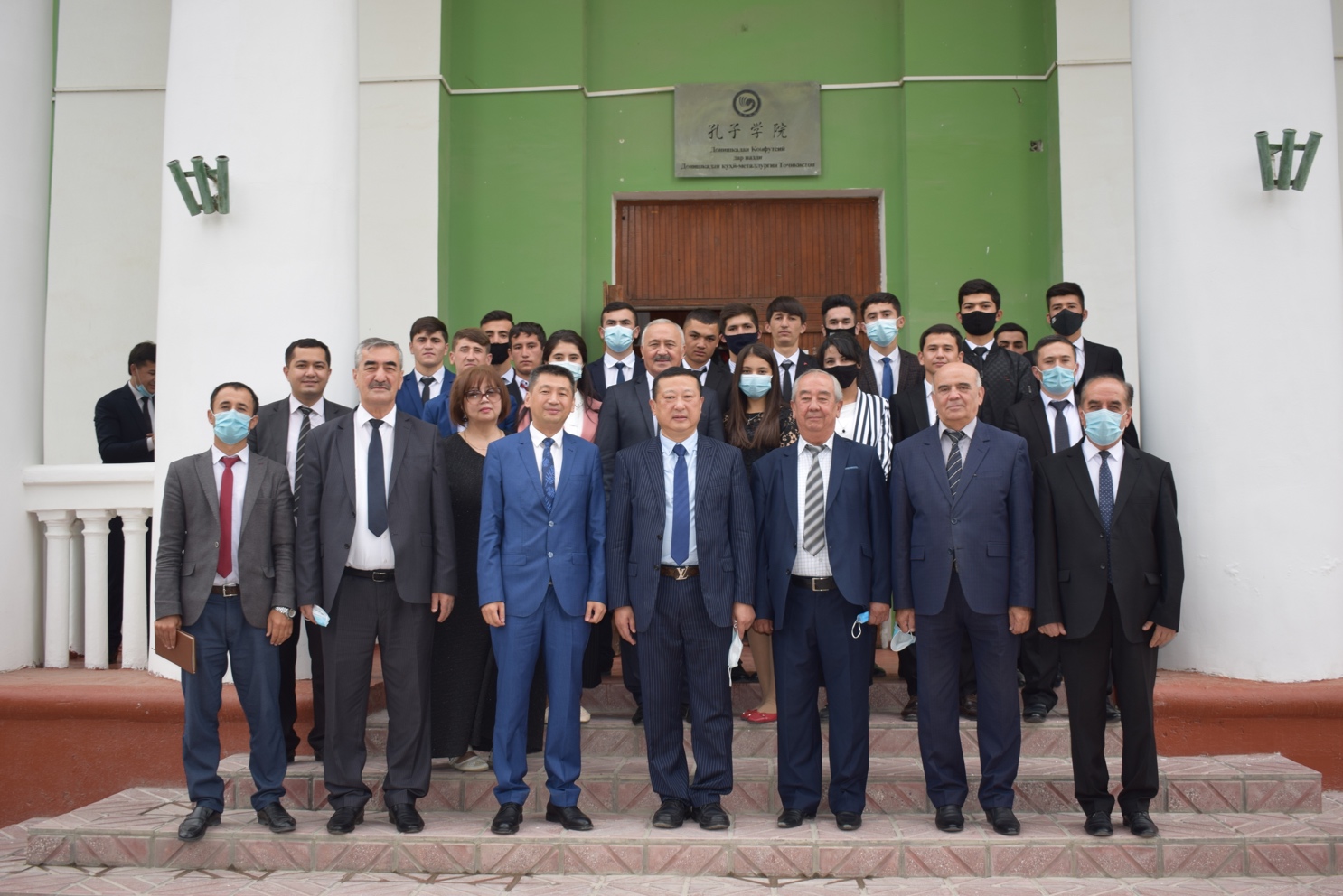 备选%20%20缩略图/图4%20嘉宾合影.JPG 备选%20%20缩略图/图4%20嘉宾合影.JPG