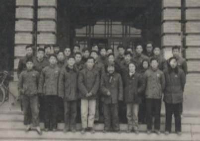 石油钻采系首批学生(51级,外校转入)与老师合影
