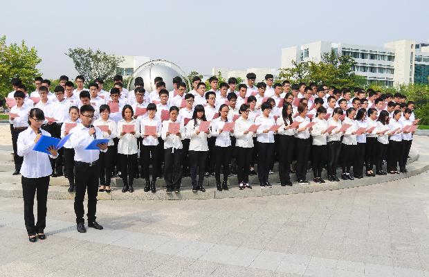 首届人文素养班经典诵读活动现场